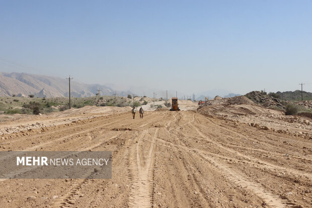 فرماندار دشتی: محور خورموج – لاور تا پایان سال تکمیل می‌شود