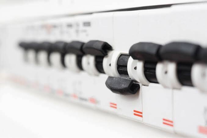 فرمانده انتظامی کردستان: ۲ هزار و ۴۰۱ عدد فیوز برق قاچاق کشف شد