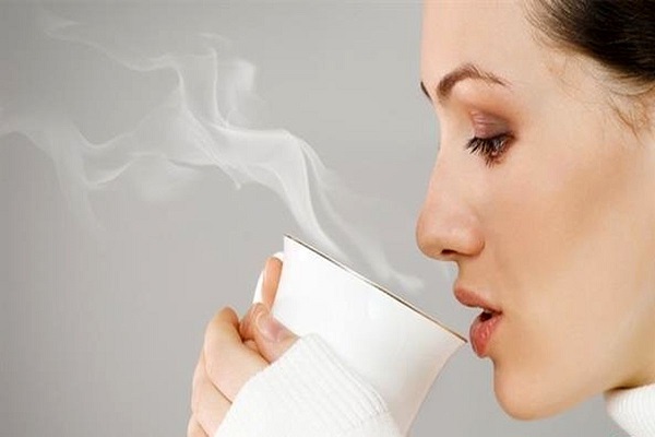 فواید نوشیدن آب گرم که از آن بی خبر مانده اید/ بهترین زمان برای نوشیدن آب گرم