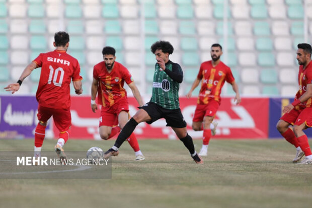 فولاد ۳ امتیاز را در خانه حفظ کرد/ ذوب‌آهن  در منطقه سقوط ماند