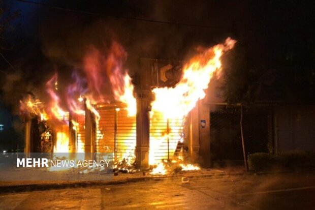 قاب تلخ یک شب؛ از زخم بر پیکر مدافع تا محاصره در میان هیاهو