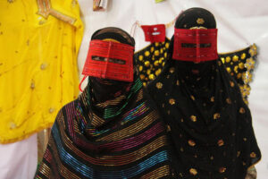 لباس بندری روایتی از تلفیق حجاب و هنر در هرمزگان