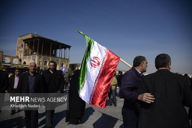 مراسم راهپیمایی باشکوه یوم‌الله ۲۲ بهمن در اصفهان آغاز شد