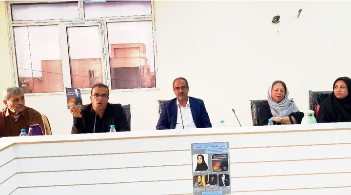 مراسم رونمایی از مجموعه شعر «باید غزلم را به تماشا بنشینم» برگزار شد