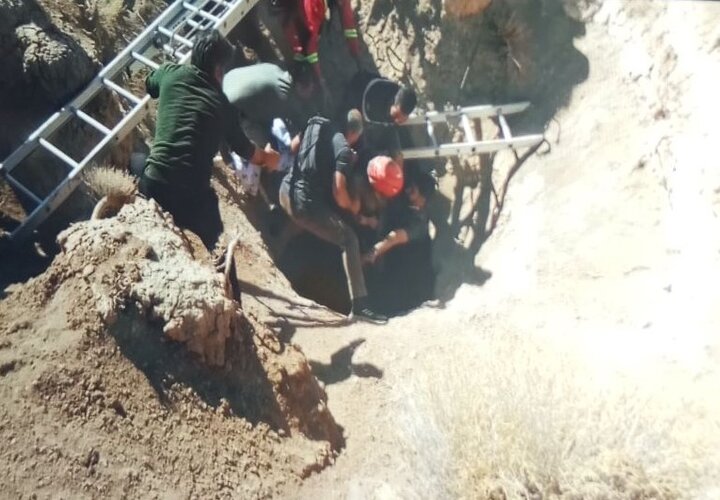 نجات معجزه‌آسای زن جوان از چاه در خرمبید فارس؛عاملان ربایش در دام پلیس