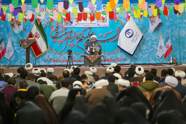 نقش محوری روحانیت در تبلیغ دین و صیانت از انقلاب اسلامی