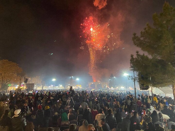 نور، شادی و انتظار در جشن نیمه شعبان میدان ارگ کرمان