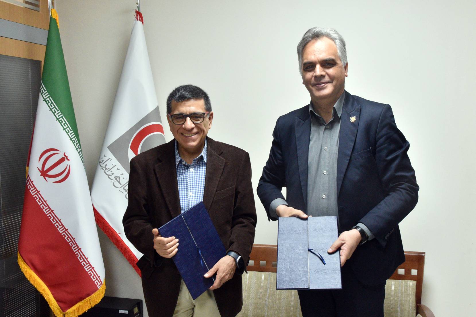 پرستاران در حلقه آغاز و پایان زنجیره انتقال خون همکاری می کنند