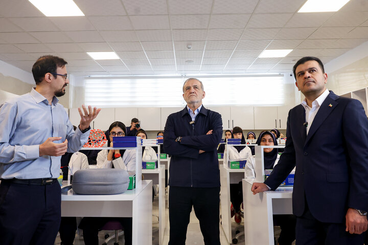 پزشکیان: باید بستر توسعه مهارت‌های فردی و گروهی دانش‌آموزان فراهم شود