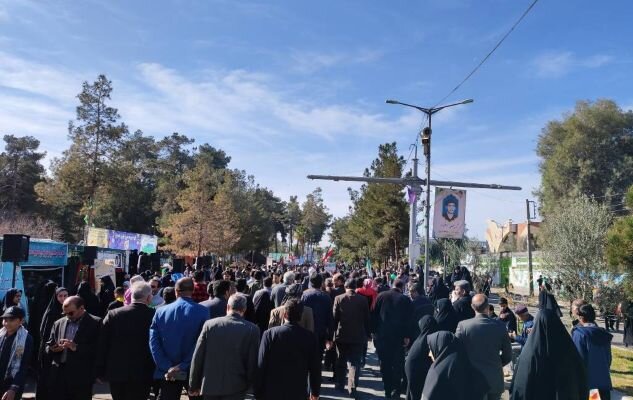 پیوند شیعه و سنی در راهپیمایی ۲۲ بهمن در زاهدان