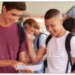 گرایش نوجوانان به همسالان شان سکوی خودشناسی است یا مبارزه با سلطه والدین؟