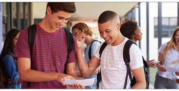 گرایش نوجوانان به همسالان شان سکوی خودشناسی است یا مبارزه با سلطه والدین؟