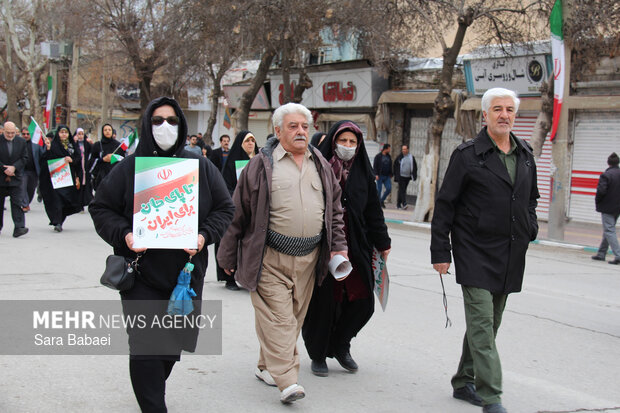 ۲۲ بهمن ۱۴۰۴ نمایشگاه اتحاد؛ گرمای حضور کرمانشاهیان یخ بهمن را شکست