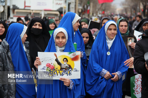 ۲۲ بهمن ۱۴۰۴ نمایشگاه اتحاد؛ گرمای حضور کرمانشاهیان یخ بهمن را شکست