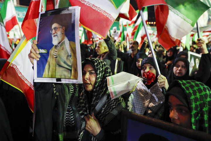 حضور عروس و داماد اهوازی در تجمع مردمی