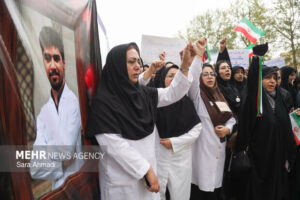 حمایت از کادر سلامت، پشتوانه عبور از بحران‌هاست