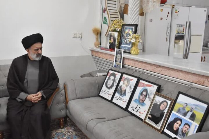 دیدار نماینده ولی‌فقیه در بنیاد شهید با خانواده شهدای جنگ رمضان