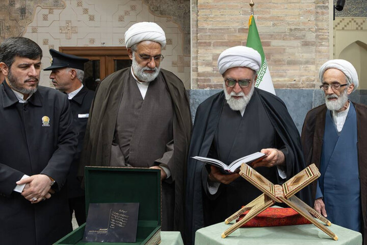 رونمایی از دستخط رهبر شهید انقلاب بر نسخه خطی نفیس قرآن مجید