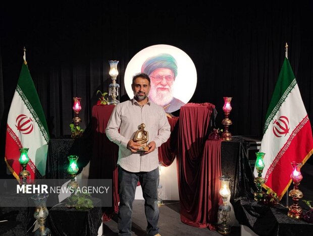 «علی رحمانیان» چهره سال ۱۴۰۴ هنر انقلاب اسلامی فارس شد