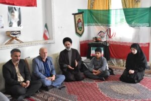 مسئولان بنیاد شهید با خانواده شهیدان «دالوند» و «سالاروند» دیدار کردند