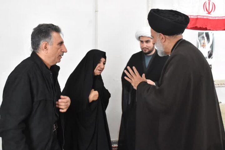 مسئولان بنیاد شهید با خانواده شهیدان «دالوند» و «سالاروند» دیدار کردند