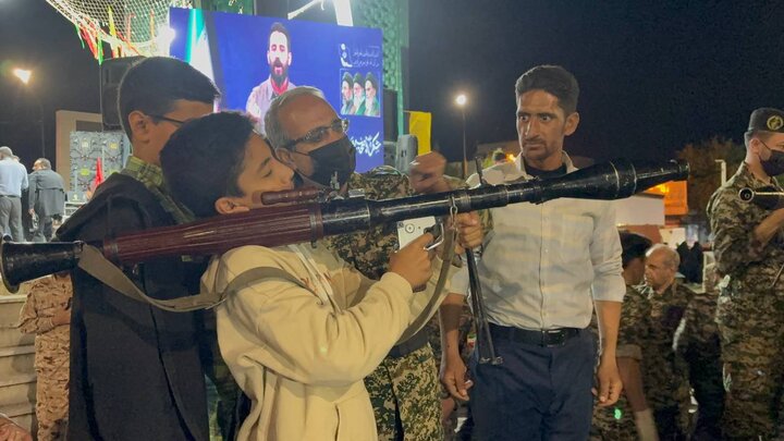 آشنایی با سلاح در اجتماع هشتاد و پنجمین شب قوچان