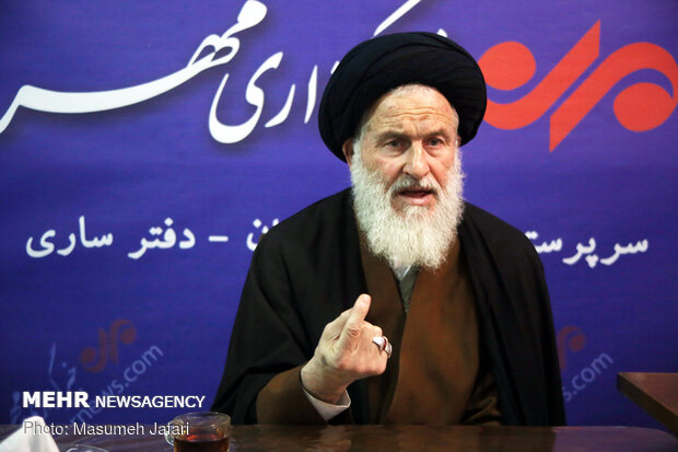 آیت الله توکل: مسئولان با بعثت عمومی ملت همراه باشند