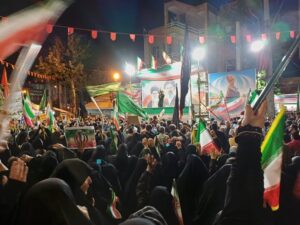 اجتماع شبانه خرم‌آبادی‌ها در بیعت با رهبر انقلاب