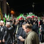 اجتماع شبانه سنندجی‌ها در حمایت از وطن
