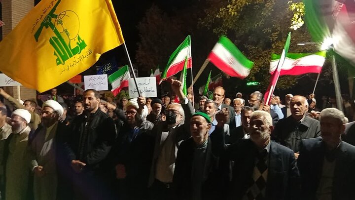 اجتماع مردم بیجار گروس در جوار شهدای گمنام