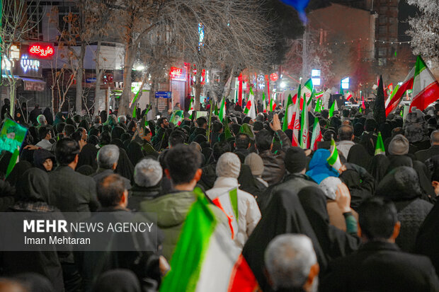 اجرای نماهنگ ایران ایران در اجتماع شبانه مردم کرمانشاه