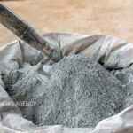 احتکار ۱۰۰ هزار کیلو سیمان در یک مرغداری در قم
