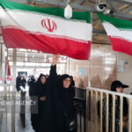 ازدحام زوار حسینی در مهران؛ مرز بسته نیست