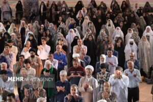 اقامه نماز استغاثه به امام‌زمان (عج) در خرم‌آباد