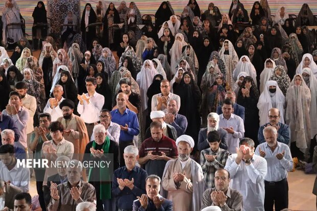اقامه نماز استغاثه به امام‌زمان (عج) در خرم‌آباد
