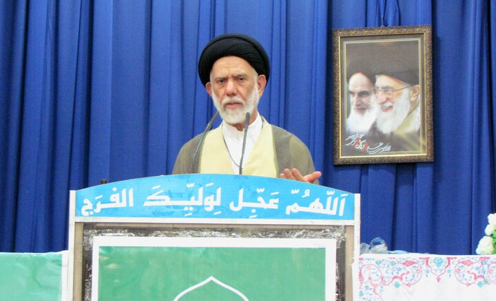 امام‌ جمعه دیّر: نمایندگان مجلس بر مبنای نیازهای جامعه تصمیم‌گیری کنند