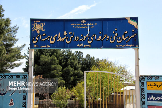 انعکاسِ امید در آینه‌ی بی‌تَرَک؛ قامتِ هنرستان «شهدای هسته‌ای» خم نشد