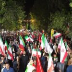 اهتزاز پرچم‌ها و دلاوری مردم انقلابی رزن در میدان