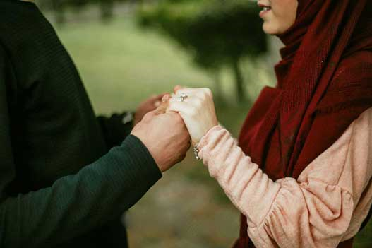 با افرادی که هم ارتباط می‌خواهند، هم از آن می‌ترسندچه باید کرد؟