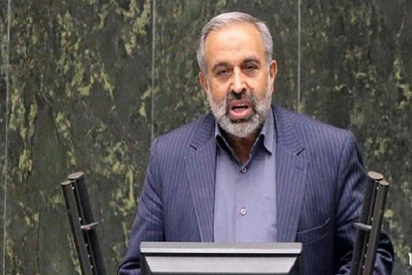 تنگه هرمز آبراه داخلی ایران است/ حق ناوبری را بدون مماشات می‌گیریم