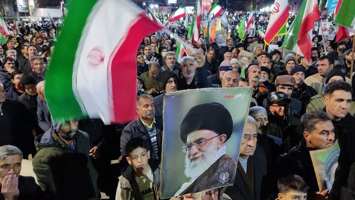 حضور با شکوه مردم خمین در نودمین شب بیعت با رهبر معظم انقلاب