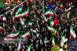 حماسه باشکوه و عزتمندانه زنجانی‌ها در نودمین شب از شب‌های دفاع از وطن