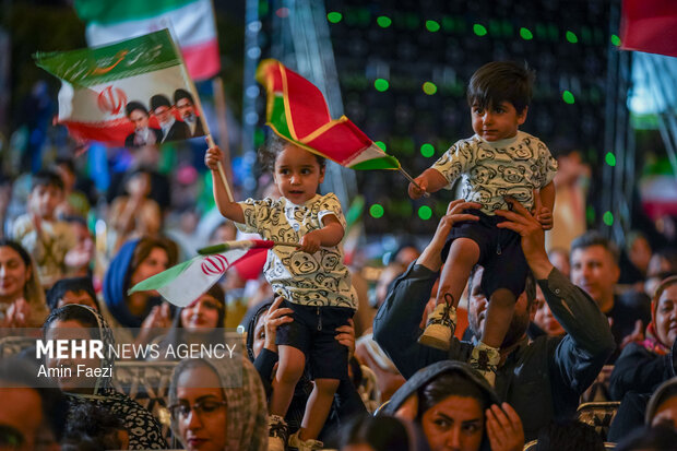 حماسه کوچک‌ها در خرامه؛ از پرچم ایران تا عشق به شهدا