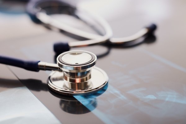 خدمت ۷۹۰ پزشک متخصص و فوق‌تخصص در لرستان