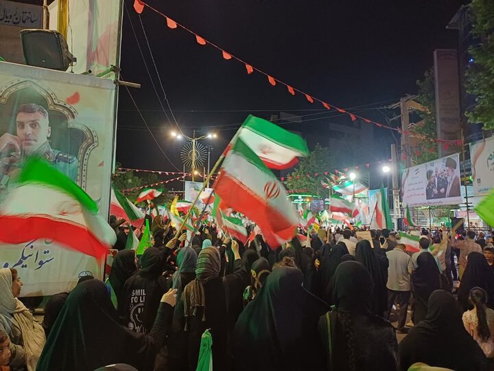 خرم‌آبادی‌ها: «ایستاده‌ایم تا آخر، مطیع امر رهبر»