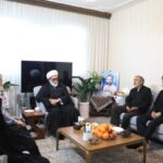 دیدار تولیت آستان قدس رضوی با خانواده‌ دو شهید جنگ رمضان 