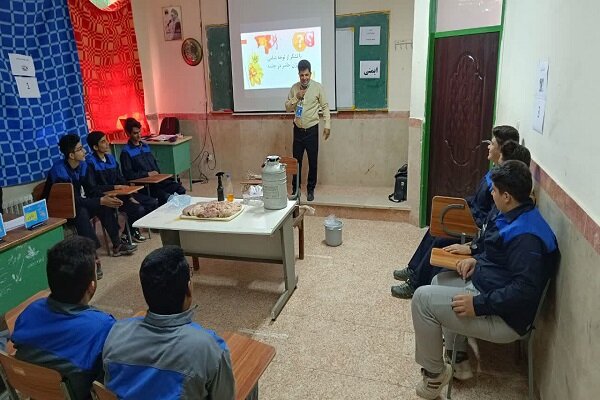 روایتی از مسیر یک معلم؛ دانش‌آموزان من را ساختند