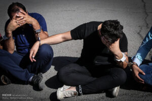 سارقان سابقه‌دار با شلیک هوایی پلیس شاهرود زمینگیر شدند