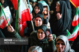 سه زوج جوان زنجانی عروسی‌شان را با شور انقلابی گره زدند