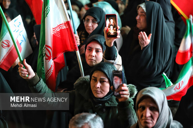 سه زوج جوان زنجانی عروسی‌شان را با شور انقلابی گره زدند